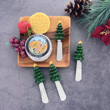 Load image into Gallery viewer, Christmas Trees Cheese Spreader Set of 4